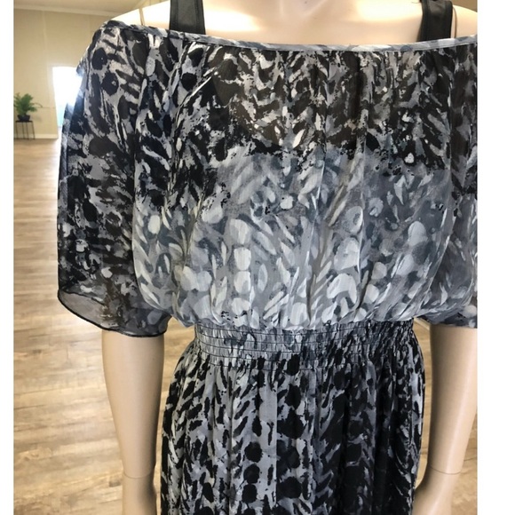 One World -Plus 1X Maxi length dress abstract print in shades of gray/black - Picture 6 of 9